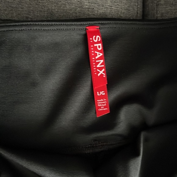 Faux Leather Camo Leggings never been worn - Picture 6 of 8